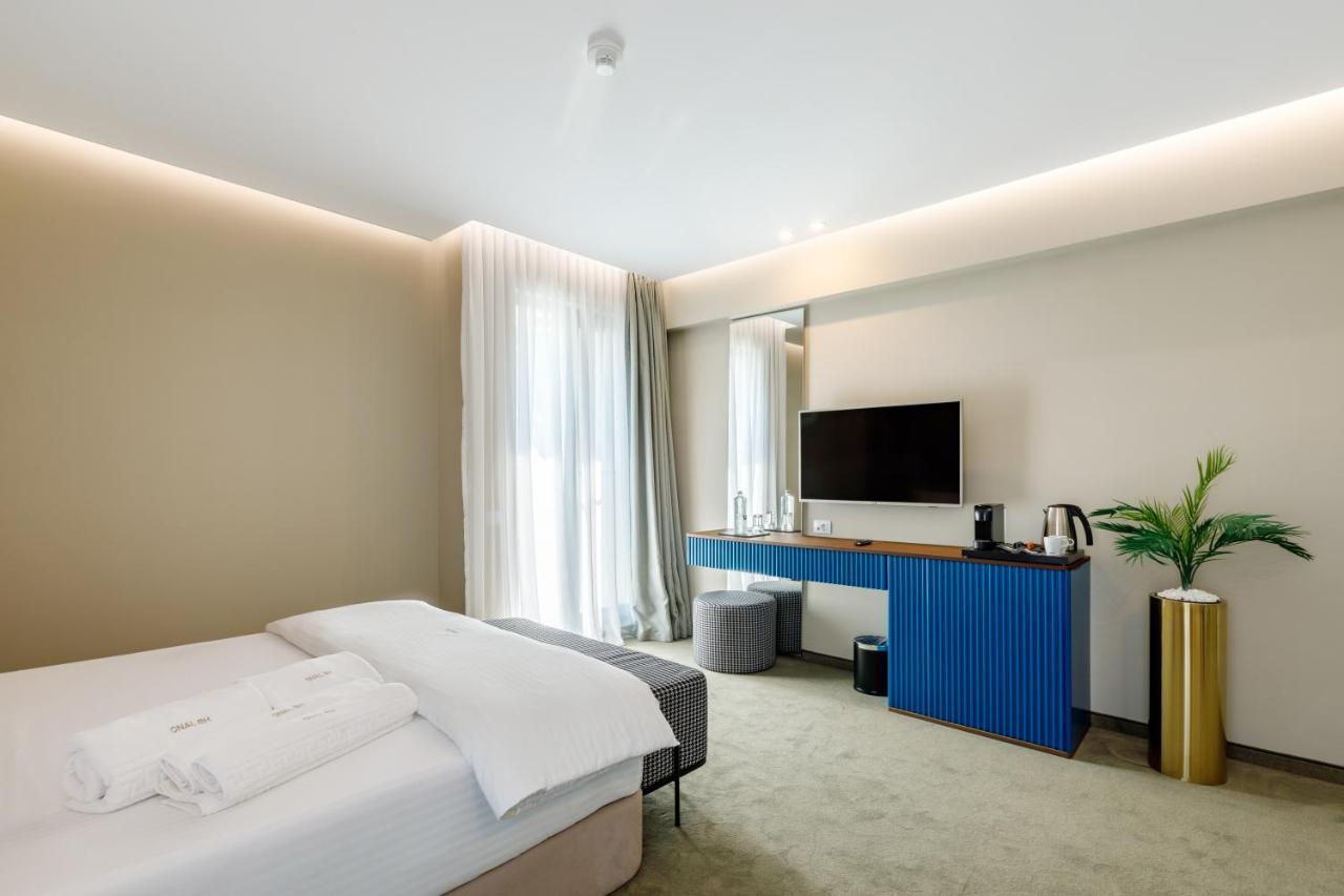 Onal Boutique Hotelier Mamaia Extérieur photo